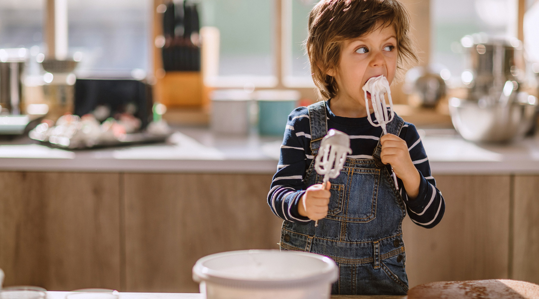 Kids eating cake